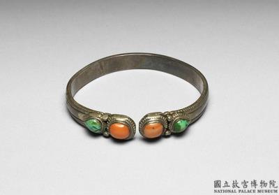 图片[2]-Silver bracelet fitted with coral and turquoise inlay, Qing dynasty, Qianlong reign(1736-1795)-China Archive